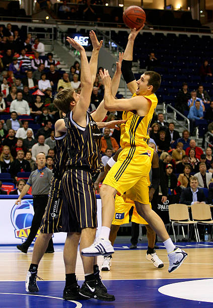 吸引三名防 吸引三名防